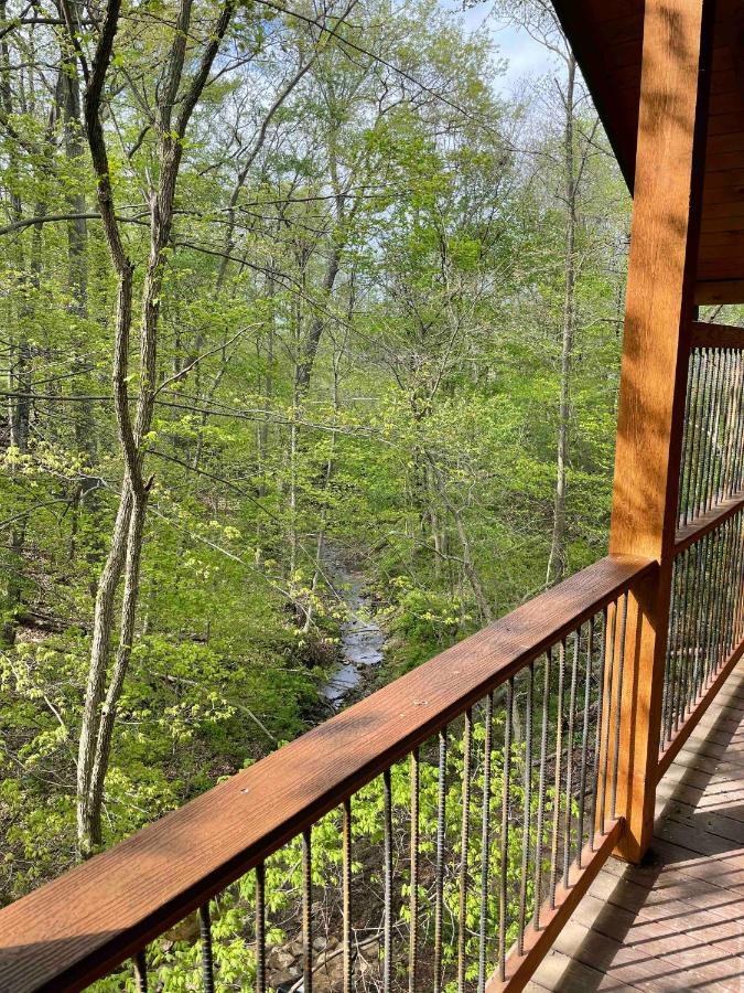 Cricket Hill Treehouse B By Amish Country Lodging Millersburg Exterior photo