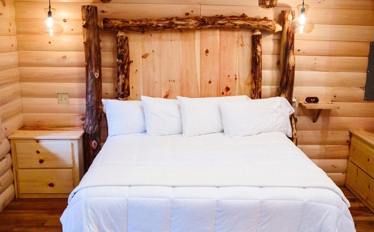 Cricket Hill Treehouse B By Amish Country Lodging Millersburg Exterior photo
