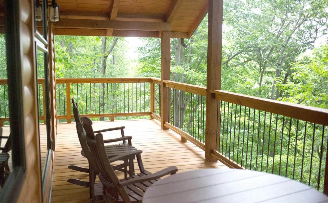 Cricket Hill Treehouse B By Amish Country Lodging Millersburg Exterior photo