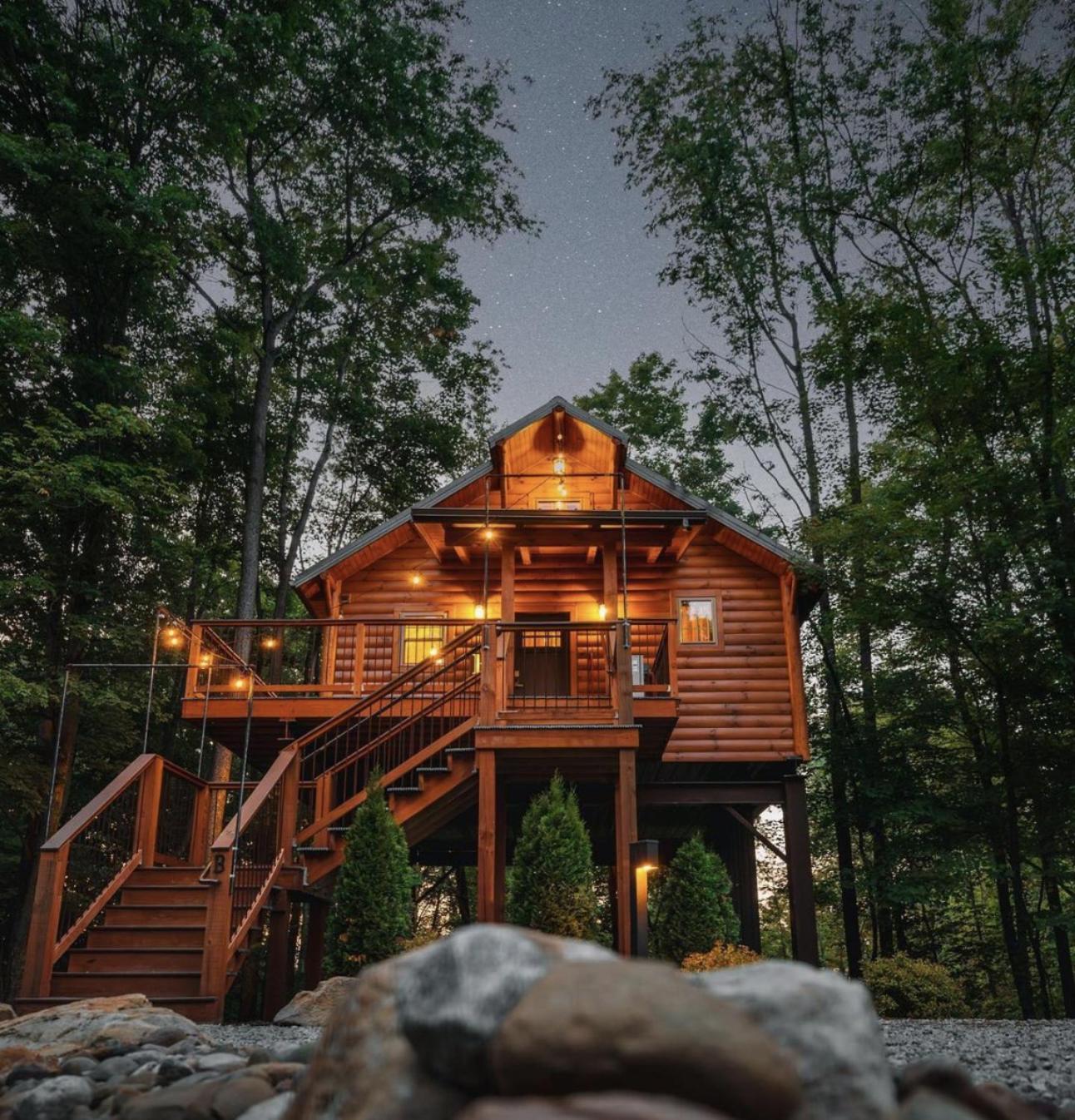 Cricket Hill Treehouse B By Amish Country Lodging Millersburg Exterior photo